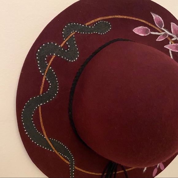 SOLD ❌ GRAY CROW ORIGINAL Hand Painted  Snake Hat - Picture 2 of 5